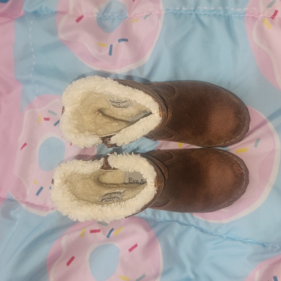 Boots - Picture 2 of 8